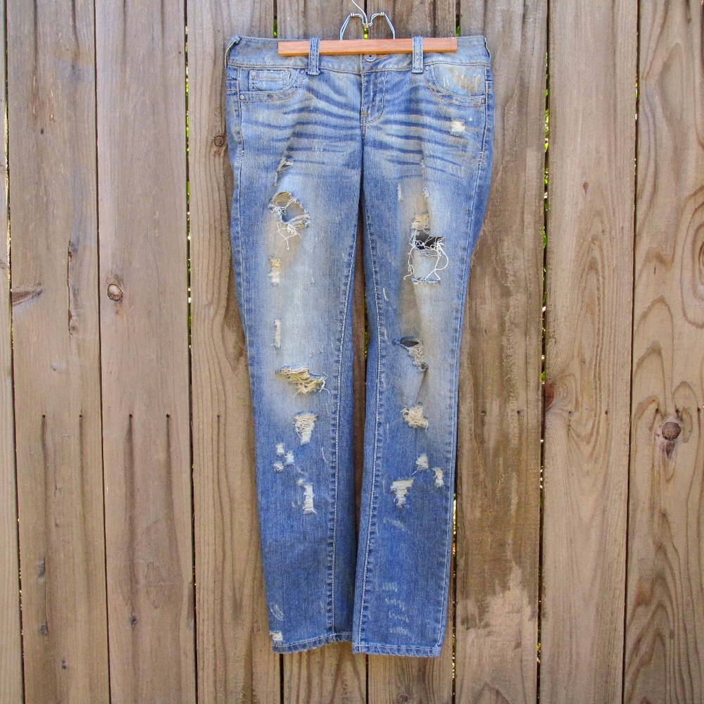 Low-rise Distressed Skinny Jeans
